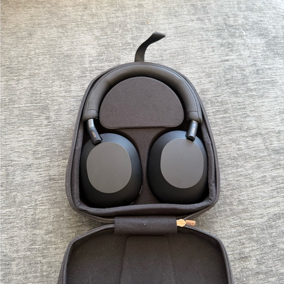 Sony WH-1000XM5 Wireless Noise-cancelling Over the Ear Headphones - Picture 1 of 6